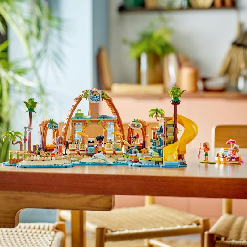 LEGO Friends – Family Holiday Beach Resort thumbnail 5