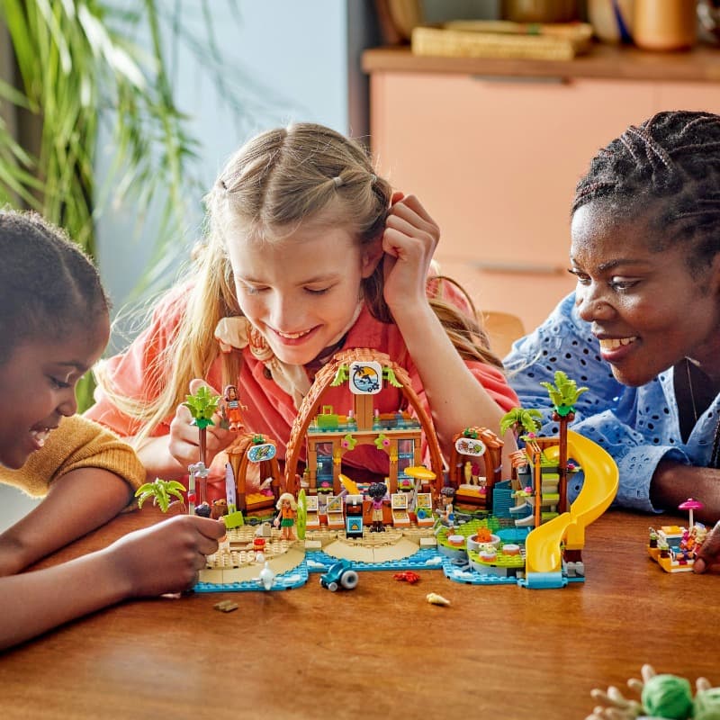 LEGO Friends – Family Holiday Beach Resort thumbnail 3