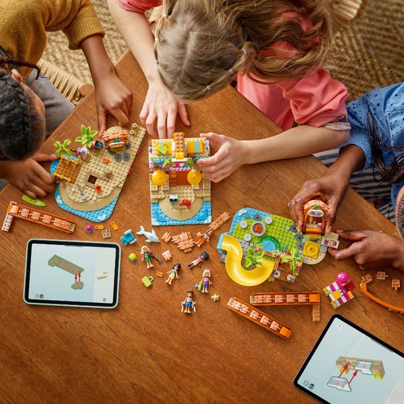 LEGO Friends – Family Holiday Beach Resort thumbnail 4