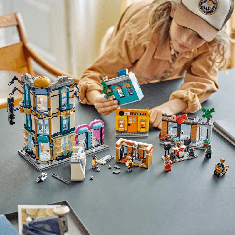 LEGO Creator Main Street 31141 thumbnail 2